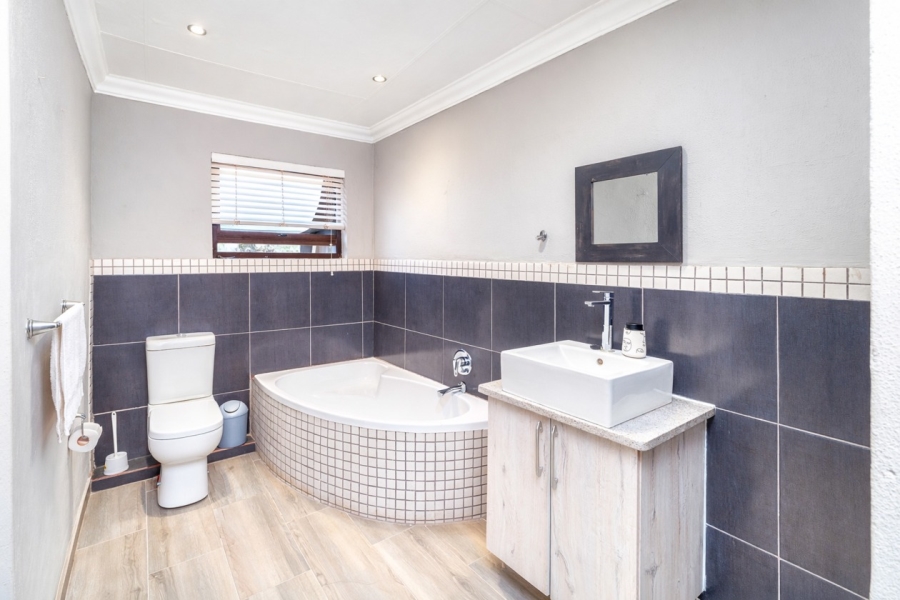8 Bedroom Property for Sale in Schoemansville North West